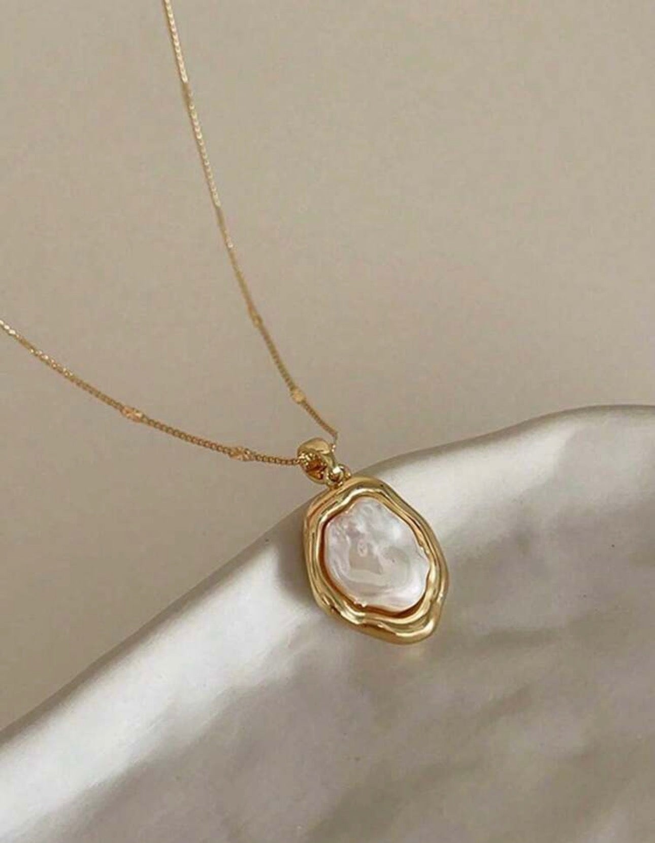 French Baroque Faux Pearl Pendant Necklace – Vintage Chic Jewelry