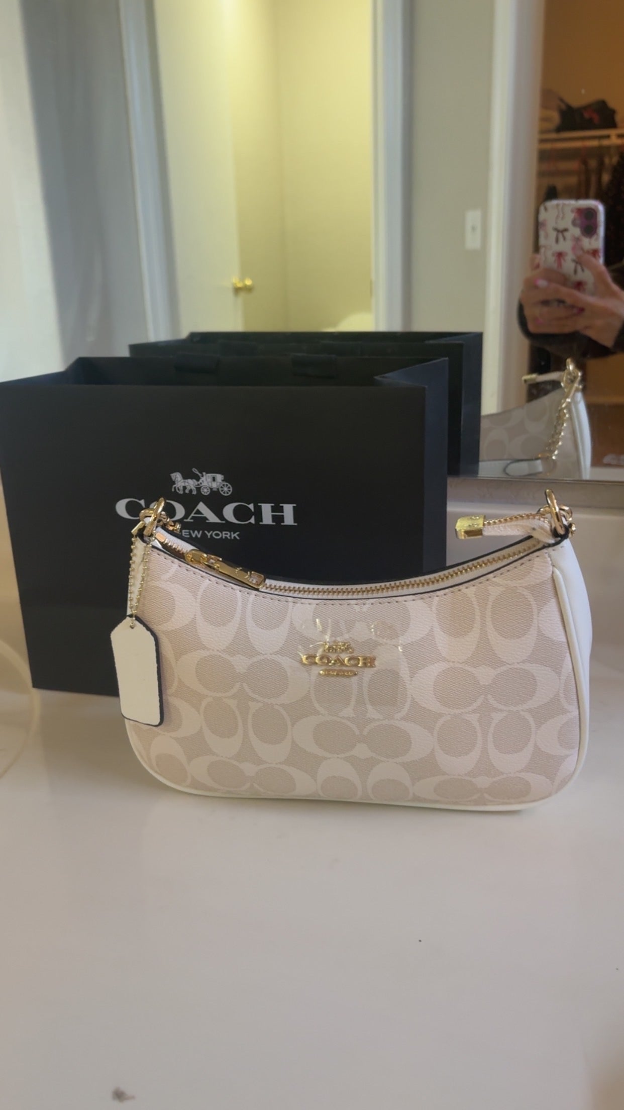 Coach Signature  Shoulder Bag – Ivory & Gold 🤍✨